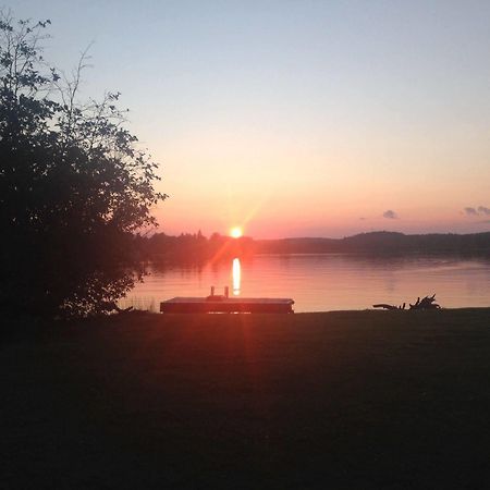 Algonquin'S Edge Resort Madawaska Екстериор снимка