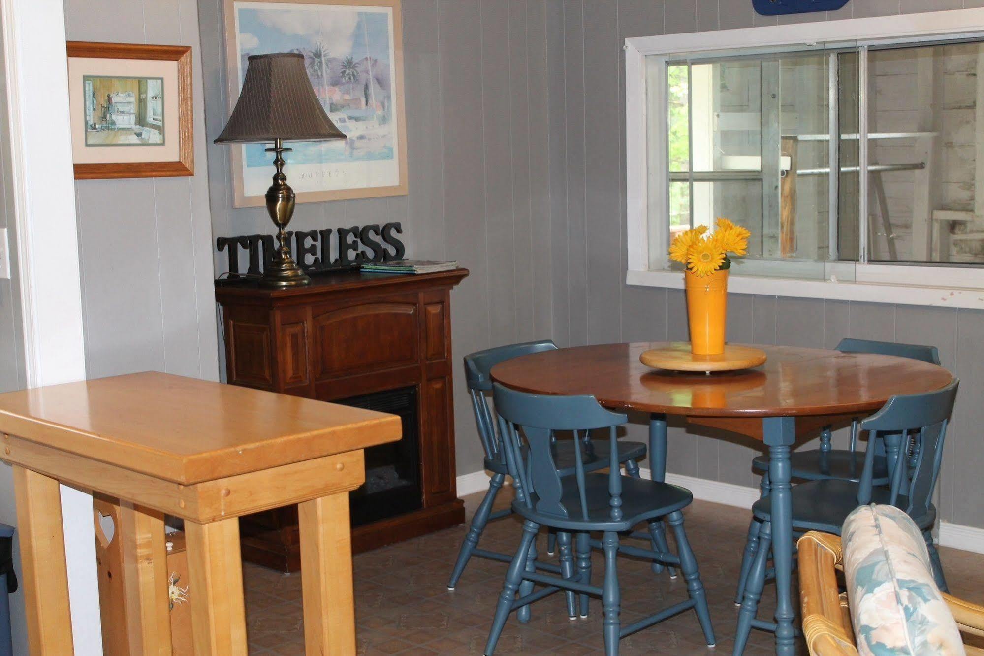 Algonquin'S Edge Resort Madawaska Екстериор снимка
